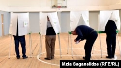 На выборах парламента Грузии. Село Табахмела, 8 октября 2016 года. 
