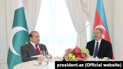 Azerbaijan - President Ilham Aliyev and Pakistani Prime Minister Nawaz Sharif meet in Baku, 14Oct2016.