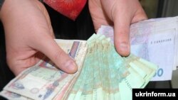 Многие украинцы имеют право получить деньги, но пока не всем это удается
