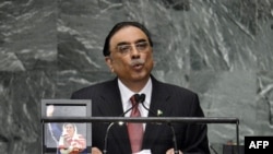 Pakistanyň prezidenti Asif Aly Zardari BMG-niň Baş Assambleýasynda çykyş edýär. Nýu-Ýork, 25-nji sentýabr, 2012.