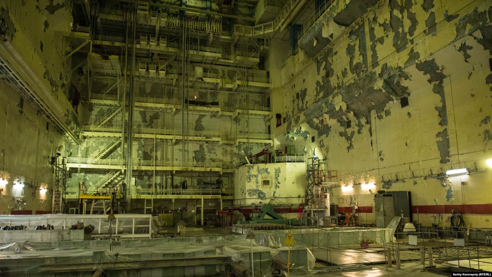 Реакторный зал первого энергоблока Чернобыльской АЭС
