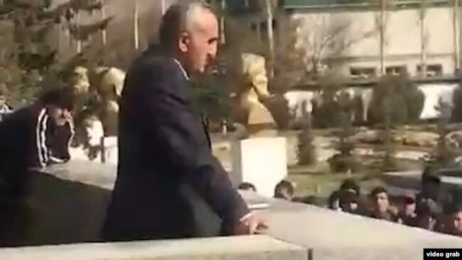 Ёдгор Файзов вышел к митингующим