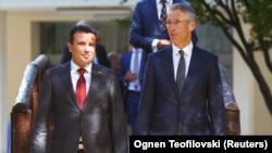 Kryeministri i Maqedonisë, Zoran Zaev dhe Sekretari i Përgjithshëm i NATO-s, Jens Stoltenberg 