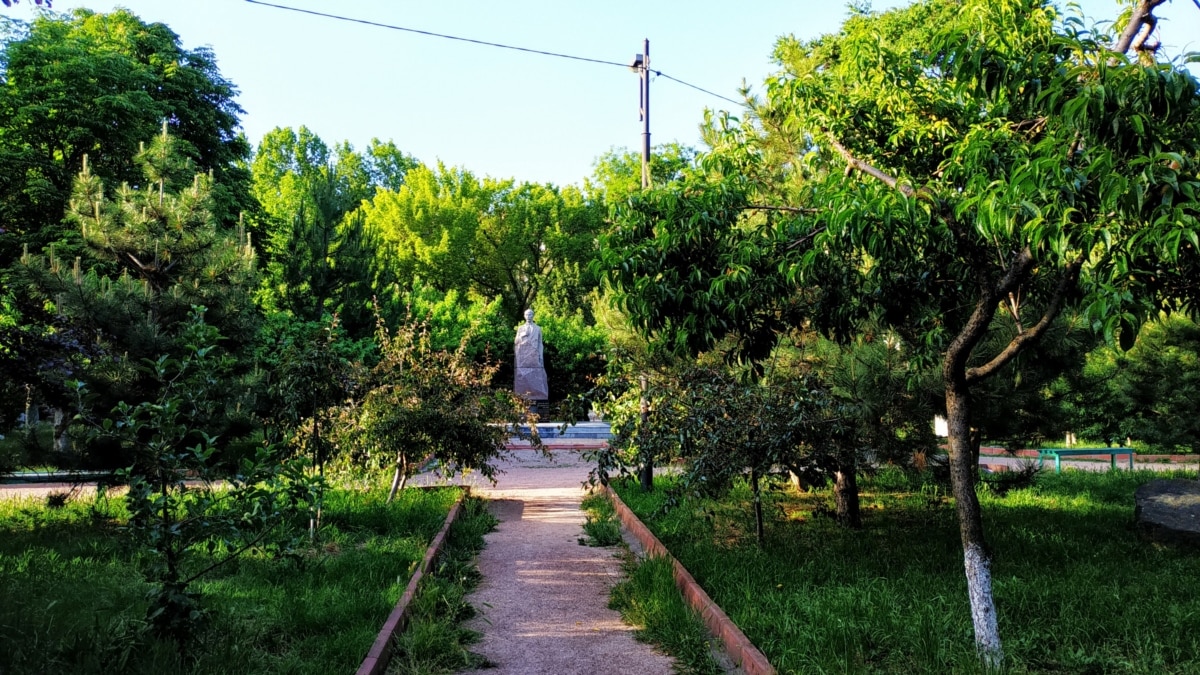 От роддома до памятных могил: улица Воровского в Симферополе (фотогалерея)