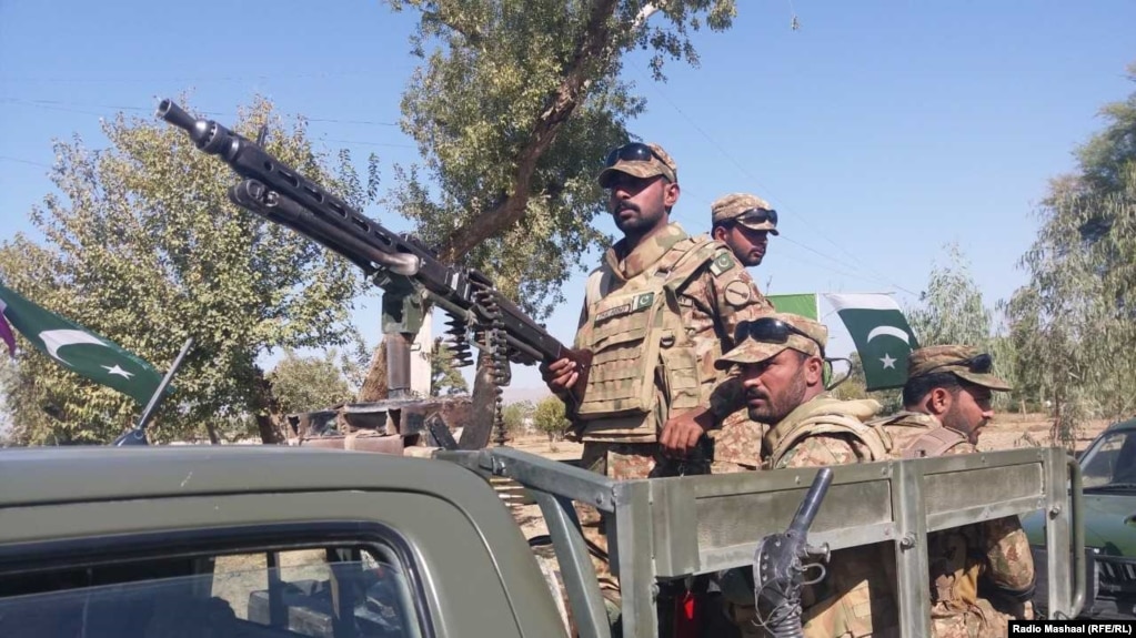 شمالي وزیرستان کې د سړک د غاړې بمي چاودنې ۴ پوځیان وژلي