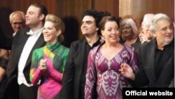 Cîștigători ai Concursului Operalia pe scena de la Londra alături de Placido Domingo