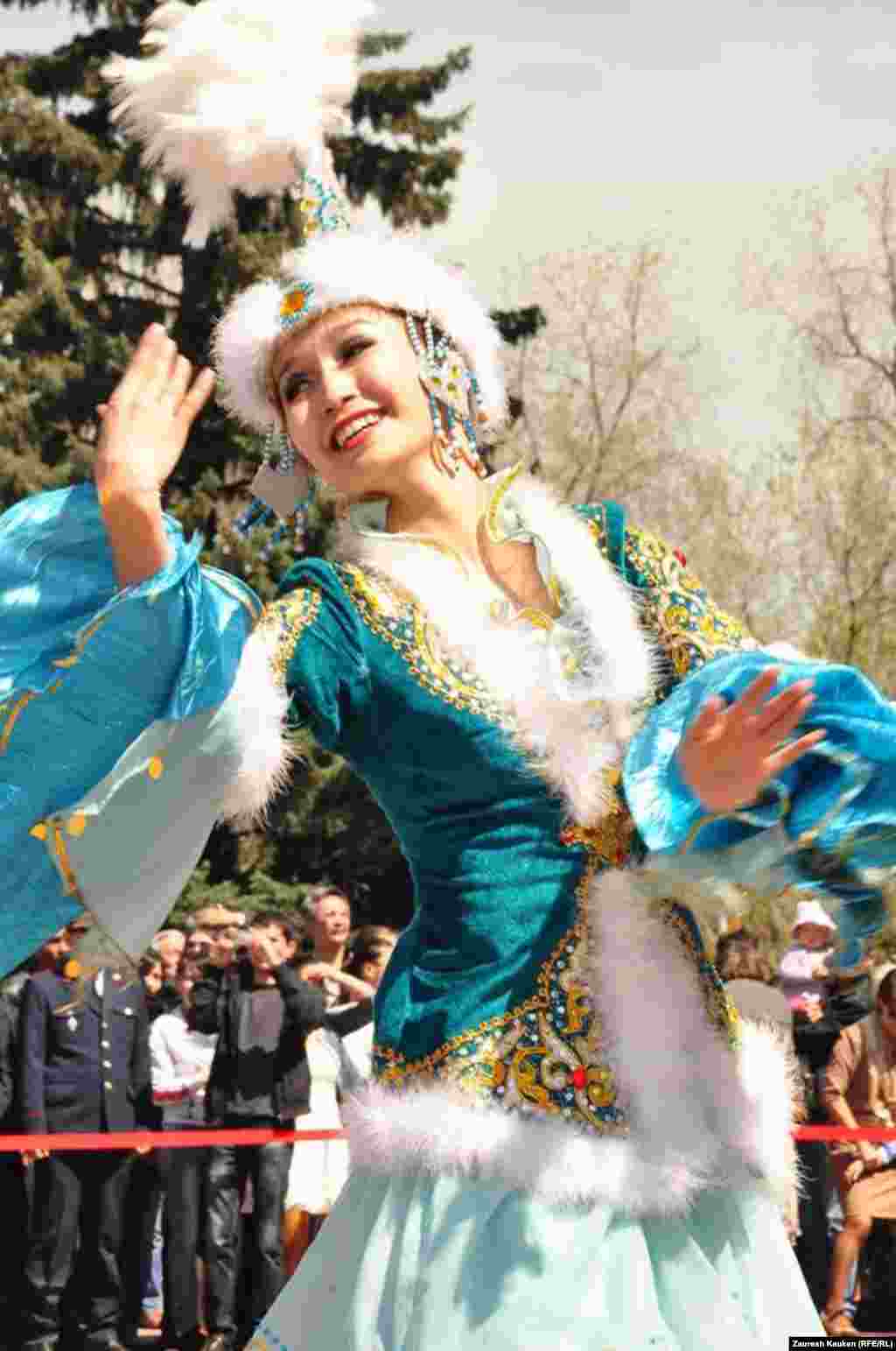 Биші. Алматы, 1 мамыр 2014 жыл.