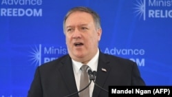 Döwlet sekretary Maýk Pompeo Pekiniň öz uýgur musulman azlygyna çemeleşmesini “asyryň tegmili” diýip häsiýetlendirdi. 