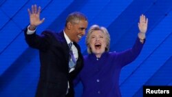 ABŞ-nyň prezidenti Barak Obama we Demokratik partiýasynyň dalaşgäri Hillary Klinton, Filadelfiýa, 27-nji iýul, 2016 