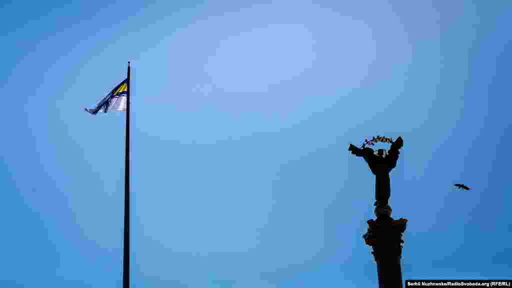 Прапор ВМС над Майданом незалежності