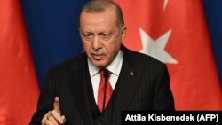 رئیس جمهوری ترکیه می‌گوید که «علت دامن زدن به بحران عراق، ایجاد اختلاف و تکه پاره کردن جهان اسلام است».
