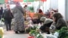 Продуктовый рынок в Оше - втором крупном городе Кыргызстана. 10 апреля 2020 года.