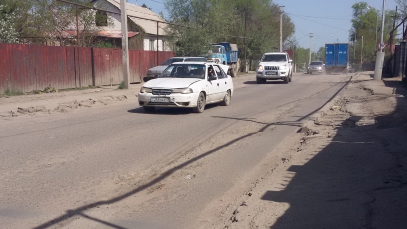 Сельчане пытались перекрыть трассу на выезде из Алматы в Бишкек