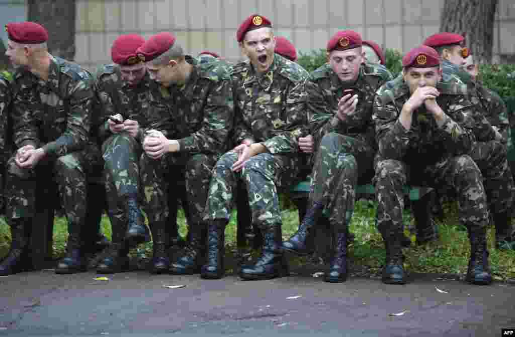 Ukrainian presidential regiment troops wait at a polling station in the capital.