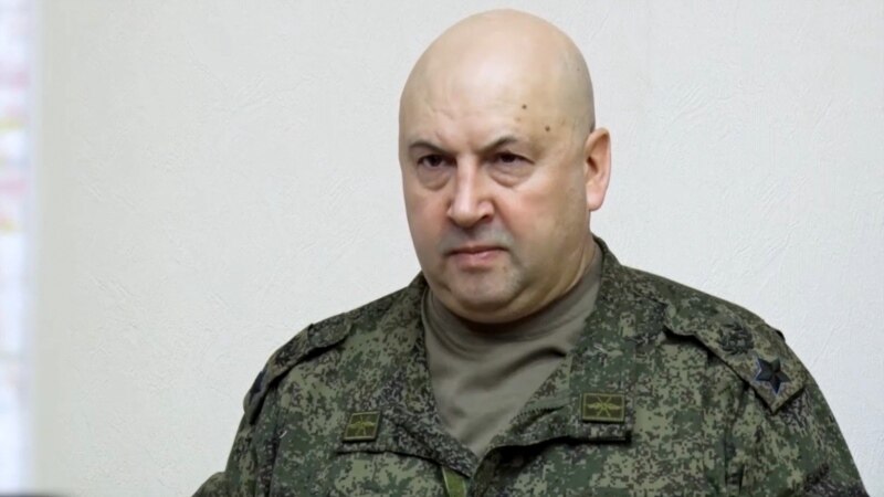 Собчак опубликовала фото, на котором якобы присутствует генерал РФ Суровикин в гражданской одежде