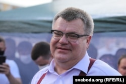 Віктор Бабарико на пікеті зі збору підписів у Бобруйську, 15 червня 2020 року