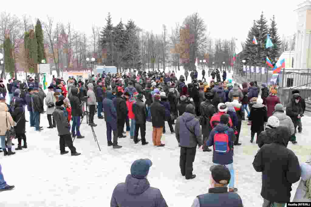 Крылья Советов паркында оештырылган митингта катнашучылар