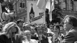 Мітинг на площі біля Верховної Ради у день ухвалення Акту проголошення незалежності України. Київ, 24 серпня 1991 року