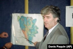 Radovan Karadzic dorea ca teritoriile pe care se aflau etnicii sârbi din Bosnia - o regiune amestecată etnic, în care până și multe dintre familii erau mixte - să revină Serbiei.