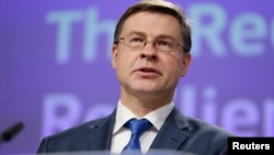 Доступ до фонду відновлення ЄС буде відновлено лише після повного впровадження реформ у сфері верховенства права, заявив віцепрезидент Єврокомісії Валдіс Домбровскіс