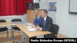Американскиот амбасадор во Македонија, Пол Волерс одржа предавање пред студентите на Охридскиот факултет за туризам и угостителство на тема младите и претприемништвото. 