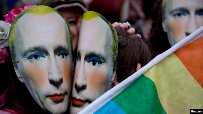 Изображение Владимира Путина с накрашенными губами и ресницами внесено в России в список запрещенных «экстремистских материалов»