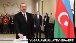 Prezident İlham Əliyev səs verərkən
