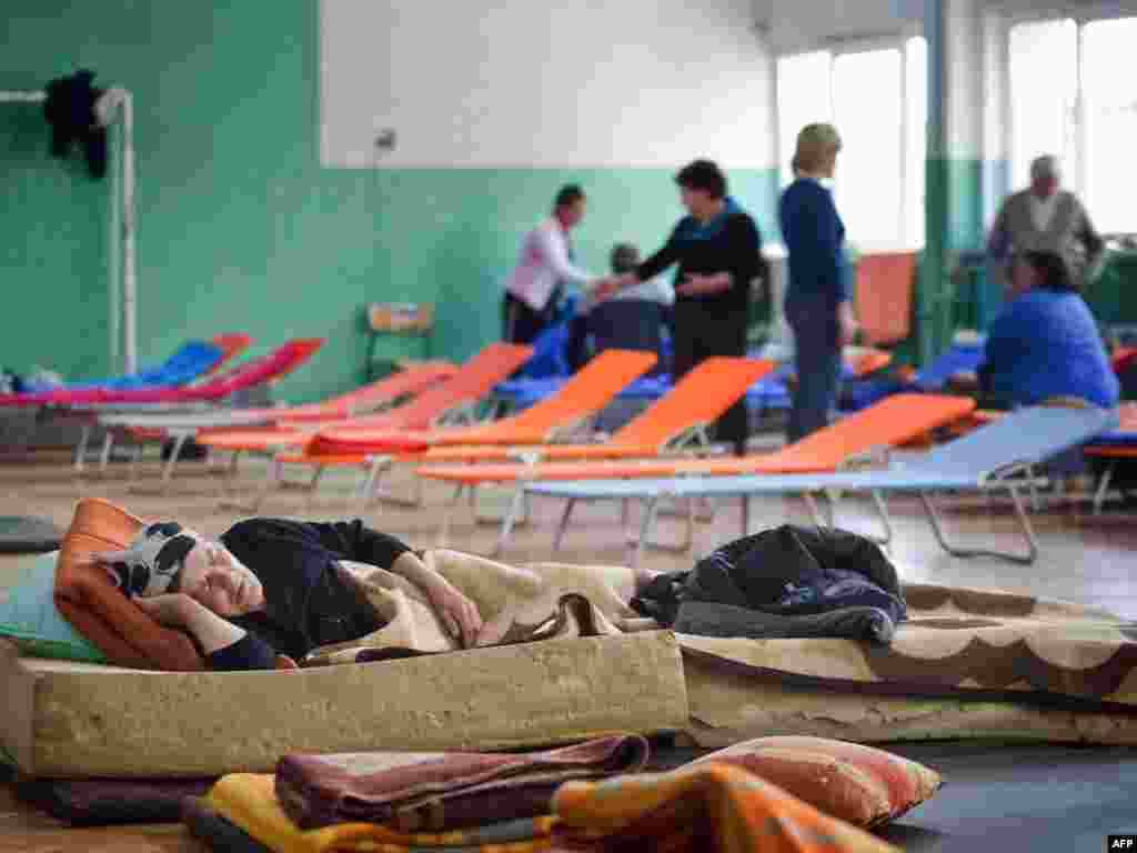 Польшча: людзей, эвакуяваных з затопленай зоны, разьмяшчаюць у спортзалях школаў