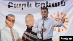 Armenia - Opposition leader Armen Martirosian speaks at an election campaign rally held by the Barev Yerevan bloc in Yerevan, 29Apr2013.