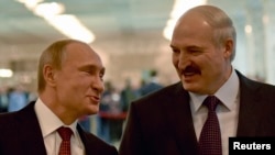Президент Росії Володимир Путін (ліворуч) і президент Білорусі Олександр Лукашенко. Мінськ, 11 лютого 2015 року