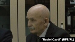 Әбдісаттар Нұрғалиев "Тәжікстан қазақтары" кітабының тұсаукесерінде отыр. Душанбе, 30 қаңтар 2017 жыл.