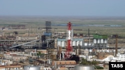 Территория Атырауского нефтеперерабатывающего завода.