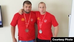 Дејан Богданов и Бобан Данов, македонски репрезентативци во борење.