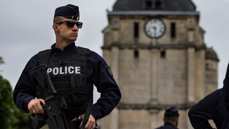 Во Франции полиция арестовала мужчину, подозреваемого в подготовке теракта в новогоднюю ночь