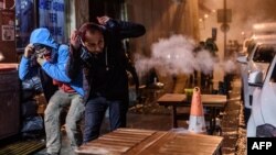 پلیس در واکنش به اعتراضات در استانبول به پرتاب گاز اشک‌اور و استفاده از خودرهای آب‌پاش دست زده است