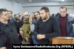 Слева направо Семен Семенченко, Владимир Парасюк, Егор Соболев подали прошение о взятии задержанного на поруки