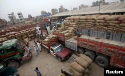 څه موده مخکې پورې د کابل او اسلام اباد ترمنځ په زیاته اندازه سوداګري کېده