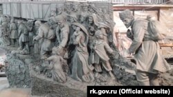 Ескіз майбутнього меморіалу жертвам депортації з Криму на залізничній станції «Сюрень» в Бахчисарайському районі