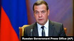 Російський прем'єр Дмитро Медведєв заявив, що це зроблено для захисту інтересів російської держави, компаній і громадян Росії