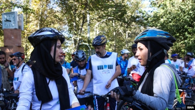 Iranian women take part in a Car-Free Tuesdays event. (file photo)