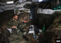 Украинский военнослужащий в укрытии. Город Попасная, 2 октября