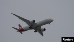 Qantas ընկերության Boeing 787-9 ինքնաթիռը պատրաստվում է վայրէջքի, Սիդնեյի միջազգային օդակայան: