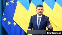 Гройсман: ми ніколи не визнаємо і не будемо визнавати громадянства, яке видає і видаватиме країна-агресор