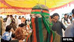 خوستیان: دا ډول لمانځلو یو ښه اغېز دادی، چې نوي نسل ته هېواد سره د مینې روحیه ورکوي.