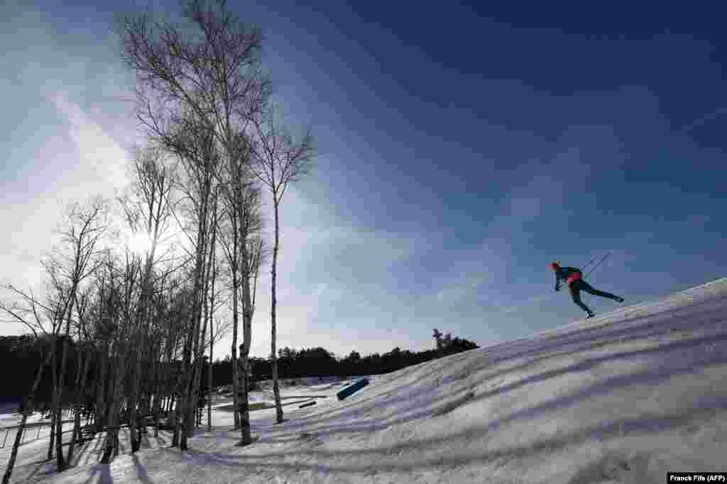 Біг на лижах: німкеня Сандра Рінґвальд готується до змагань із жіночого фристайлу на дистанції 10 кілометрів у лижному центрі &laquo;Альпенсія&raquo;. Рангільд Гаґа з Норвегії виборола &laquo;золото&raquo;
