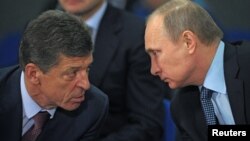 ფოტო არქივიდან. დმიტრი კოზაკი(მარცხნივ) და ვლადიმირ პუტინი 