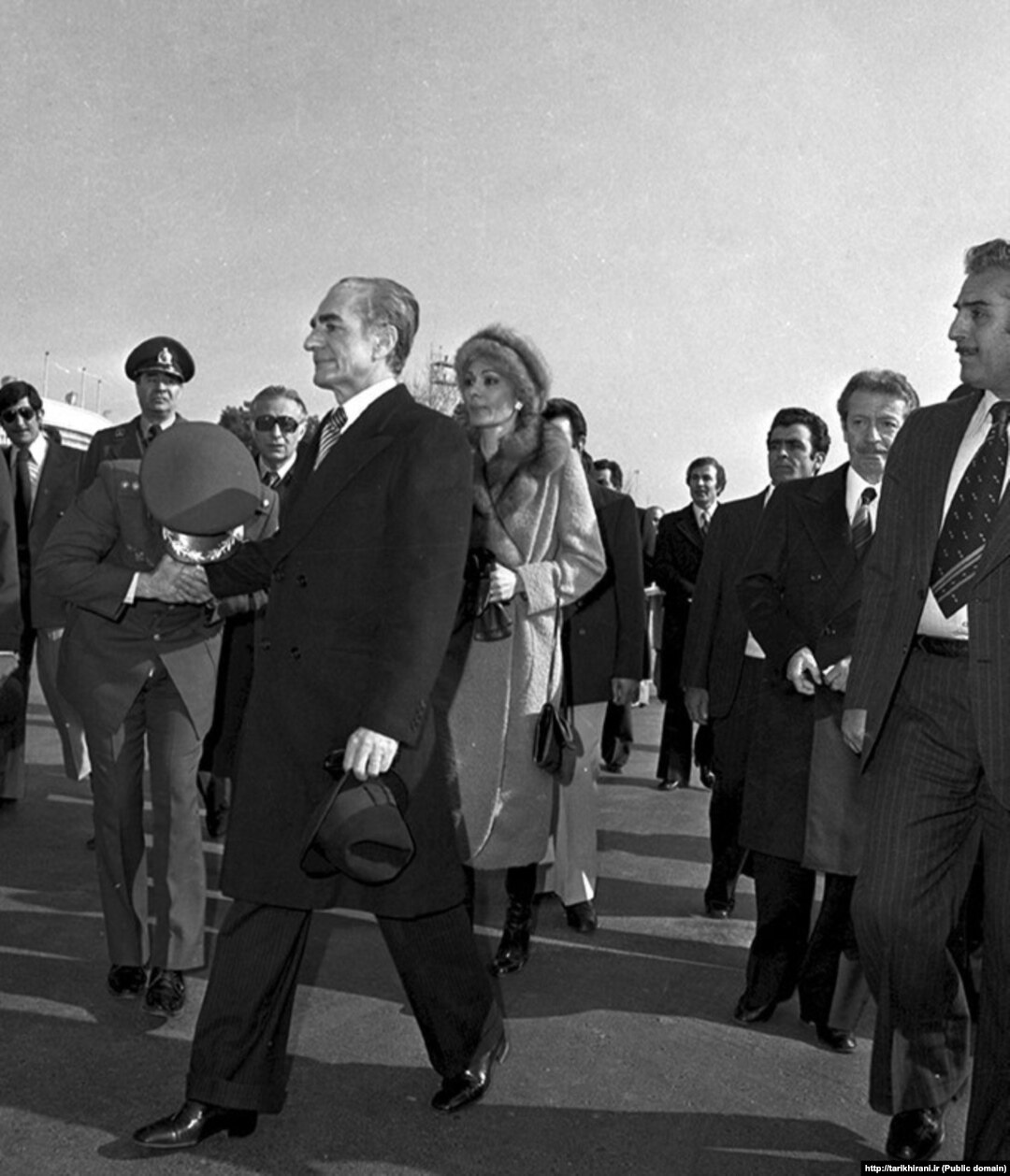 خروج شاه از ایران در آیینه تصویر