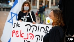زنان اسرائیلی با پوشیدن ماسک در تظاهرات «پرچم سیاه» شرکت کردند تا به بنیامین نتانیاهو و «اقدامات ضد دمکراتیک» او اعتراض کنند.