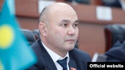 Данияр Толонов.