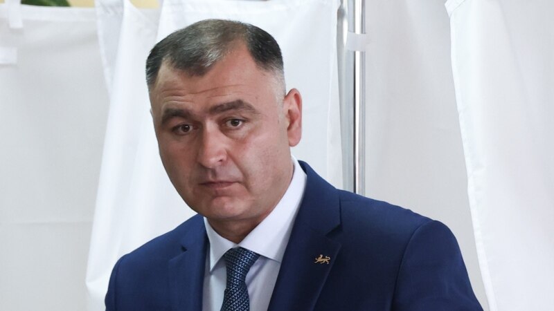 Югоосетинский лидер будет лечиться от коронавируса в Москве